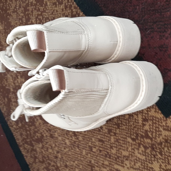 Girls beige boots size 2 - Picture 4 of 5